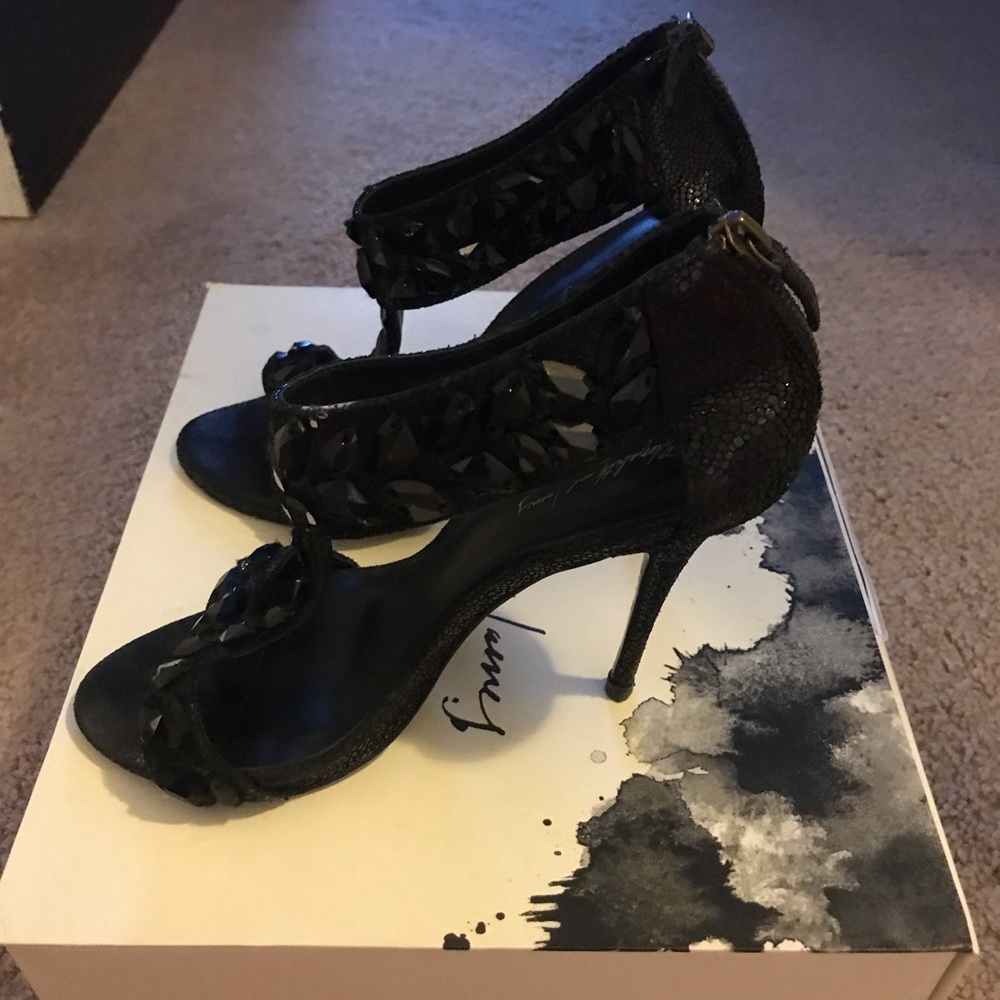 Elizabeth &James Black Leather heels 6.5